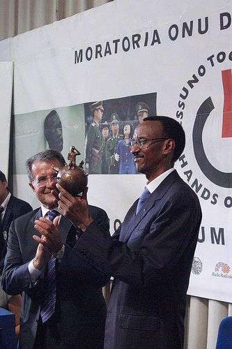 Il Premier Romano Prodi consegna il Premio 'L'Abolizionista dell'Anno' al Presidente Kagame