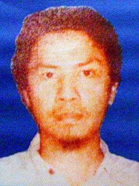il poster come ricercato di Iwan Darmawan, alias Rois.