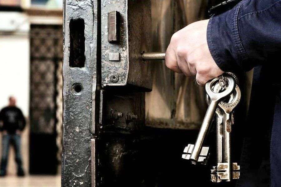 portone carcere