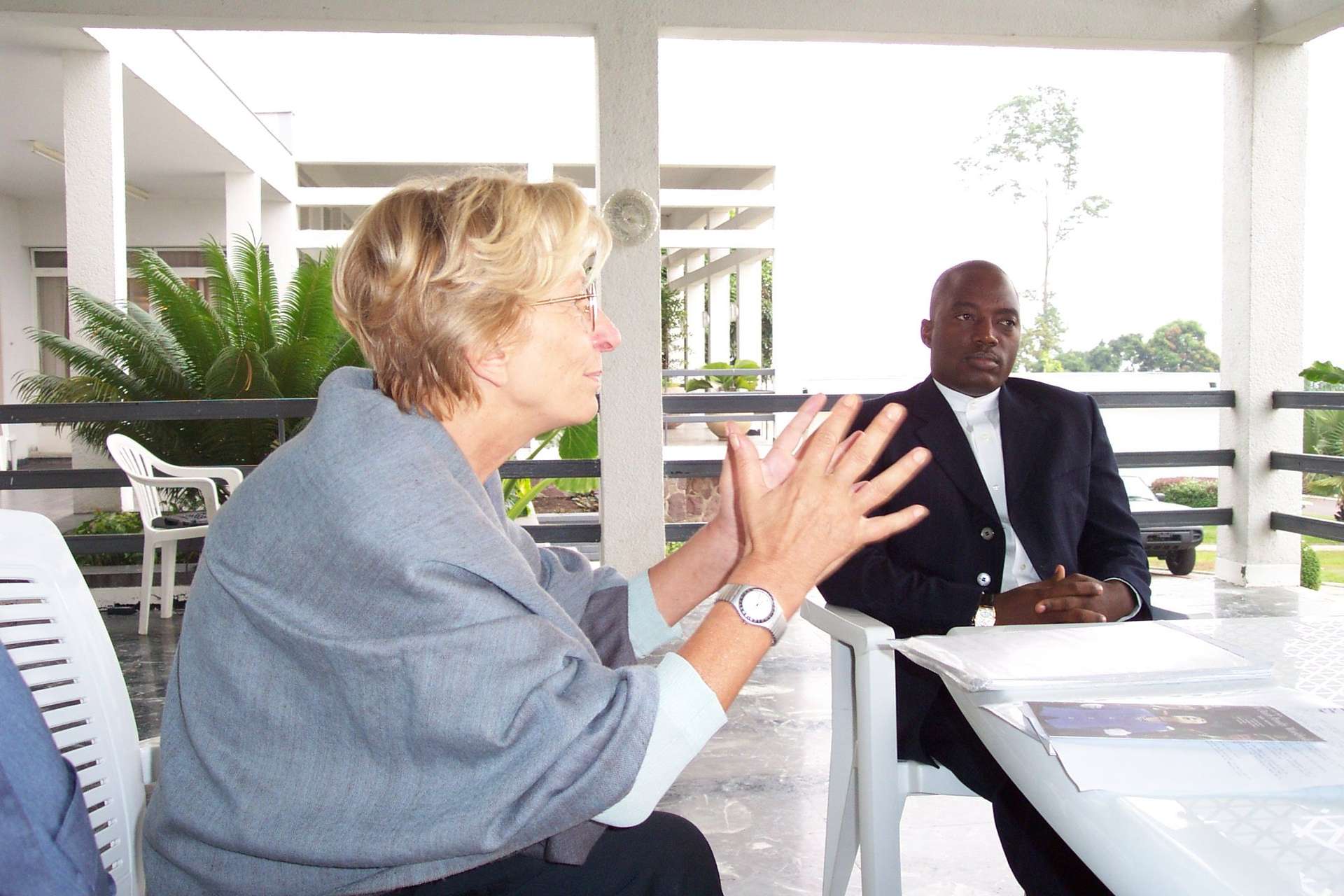Joseph Kabila, presidente della RDC, ed Emma Bonino si incontrano a Kinshasa, giugno 2003